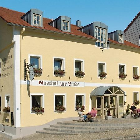 Hotel-Gasthof Zur Linde Neukirchen beim Heiligen Blut Bagian luar foto
